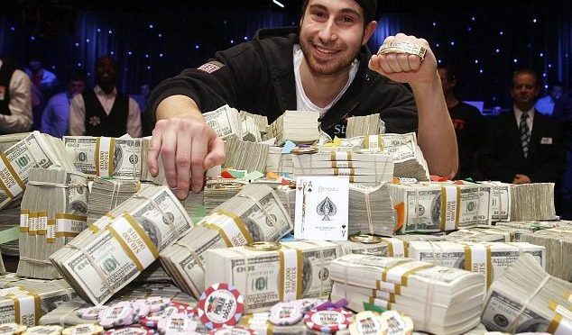 Vittoria al poker con vincita in cash.